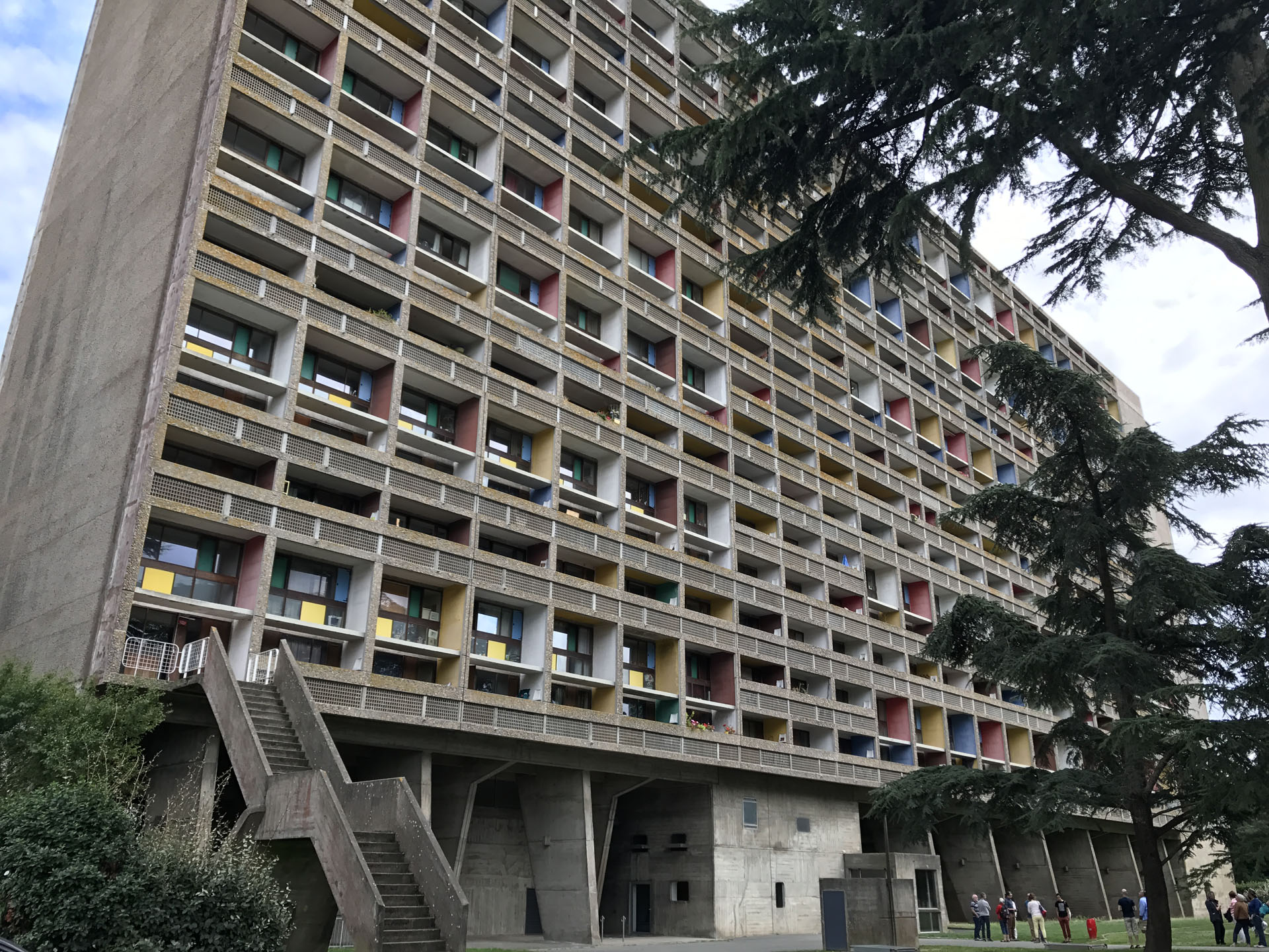 ルゼにあるル・コルビュジエ（Le Corbusier）のラ・メゾン・ラディユーズ（La maison radieuse）