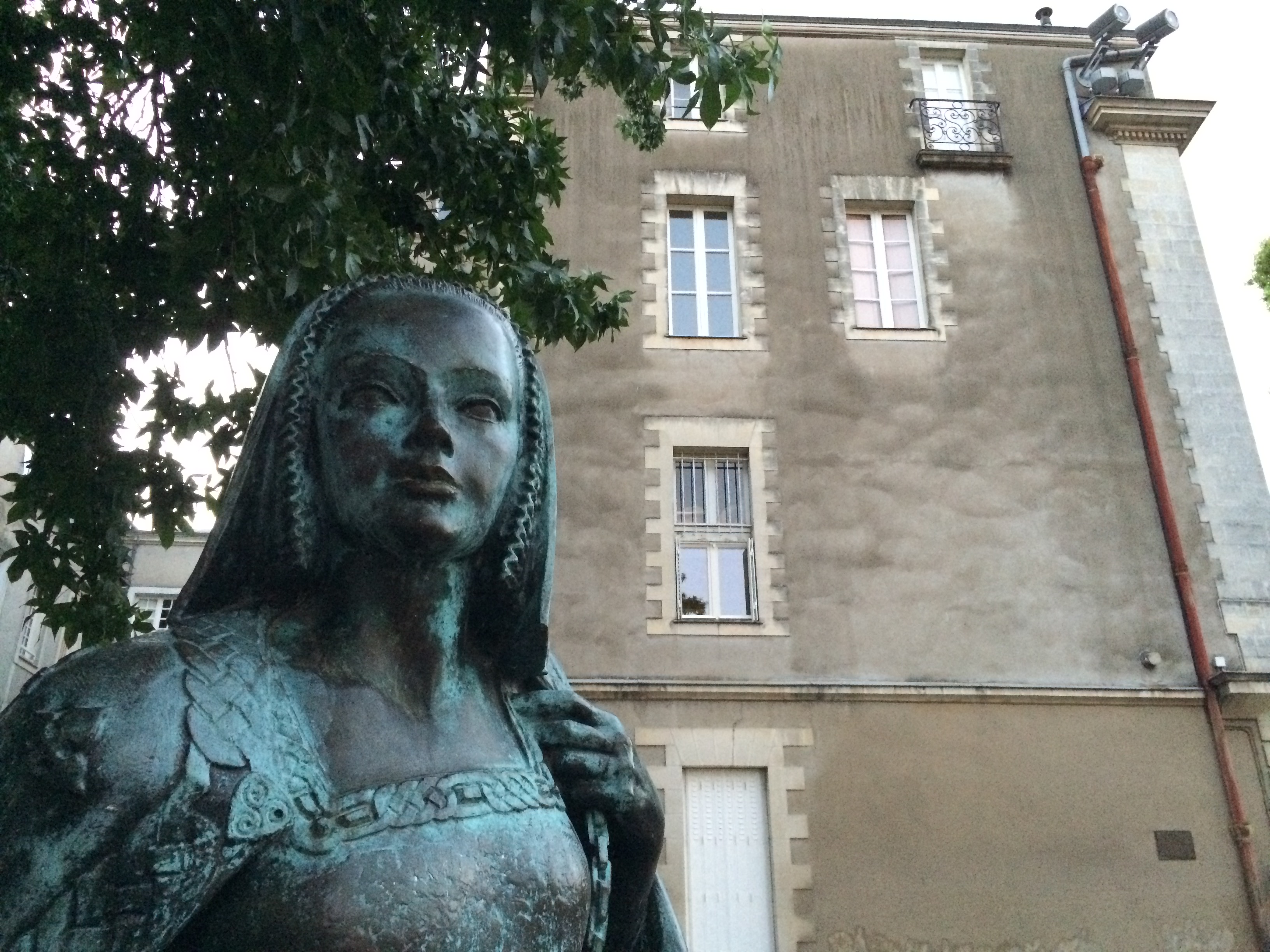 アンヌ・ド・ブルターニュ像