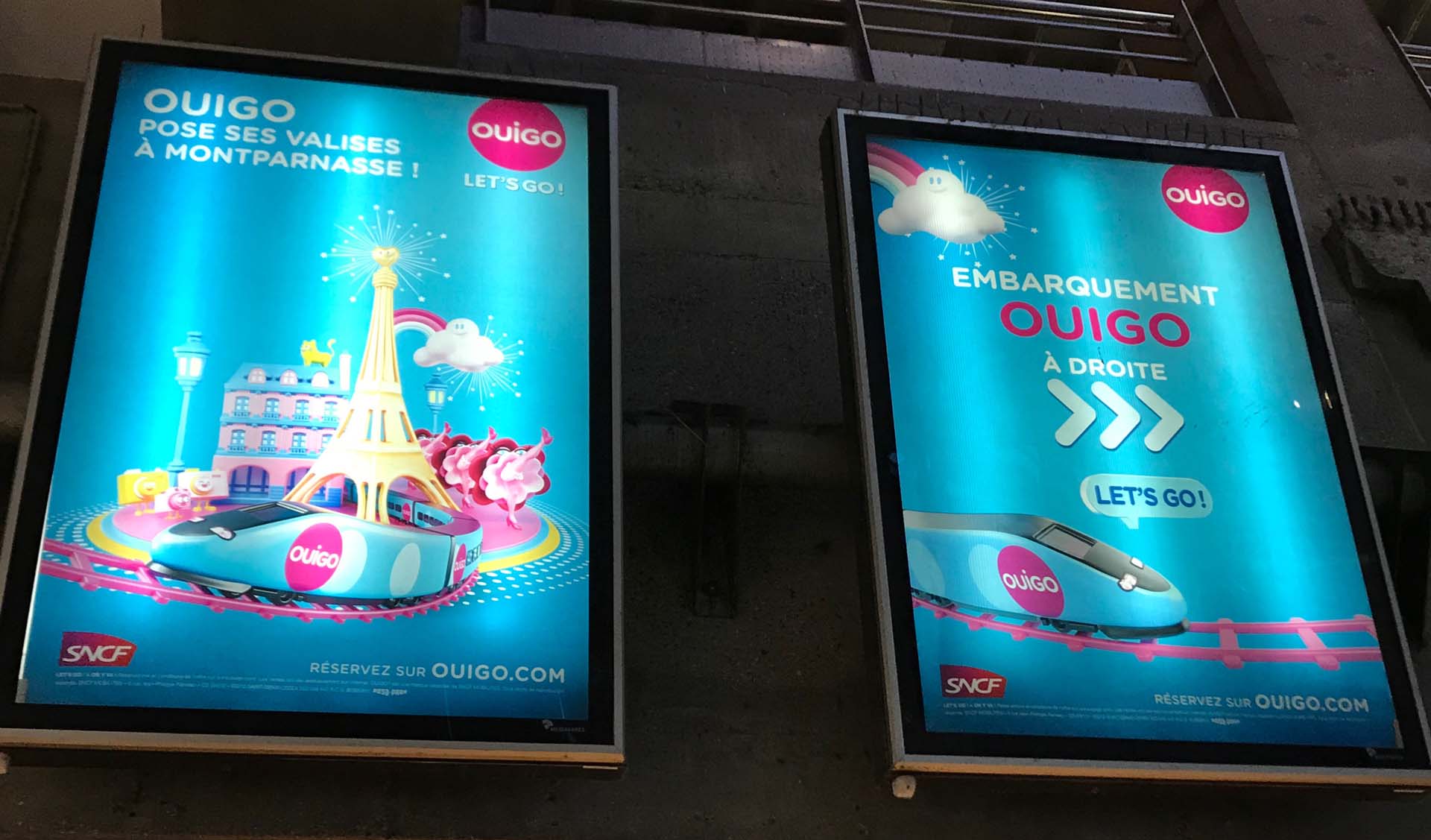 パリ・モンパルナス駅のOUIGOの看板
