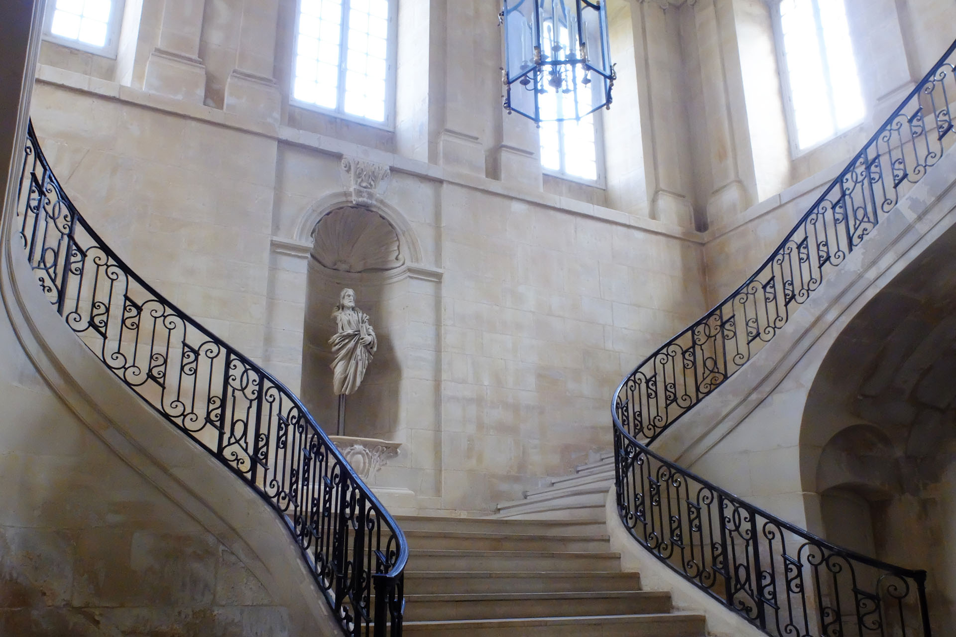 カン女子修道院の内部