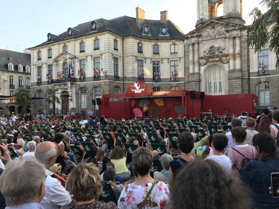 レンヌ市役所前