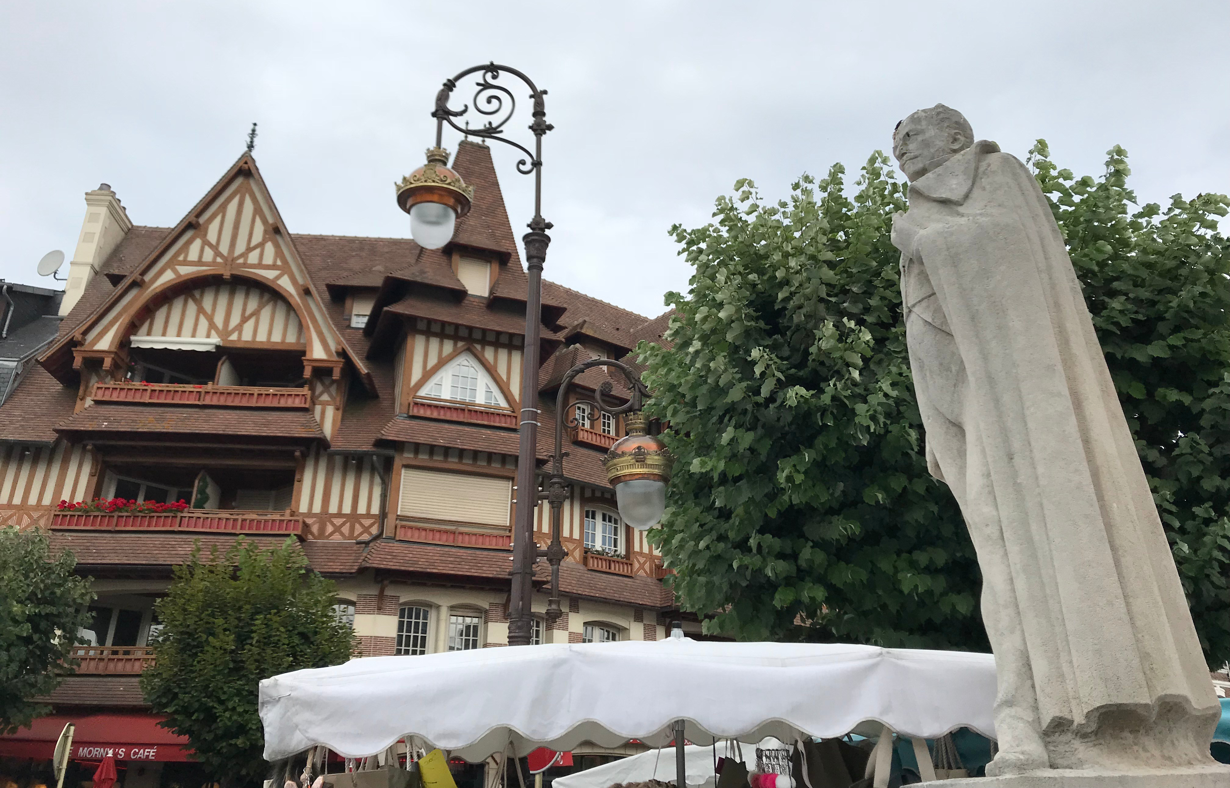 ドーヴィルのモルニー広場